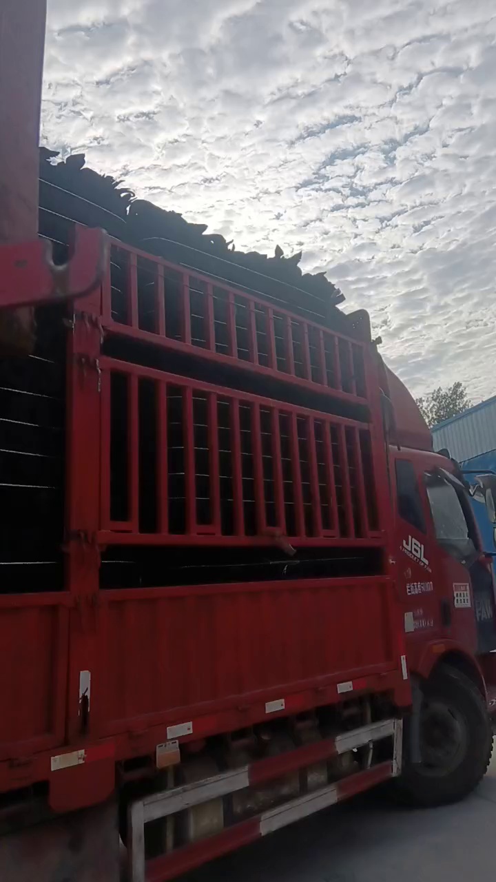 长期大量出售纯涤纶汽车内饰料，涤纶造粒料，月供300吨，货在湖北黄冈