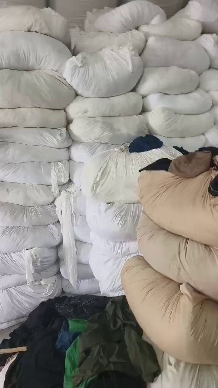 长期出售白色的纯棉废布，纯棉布块，现货9.6米一车