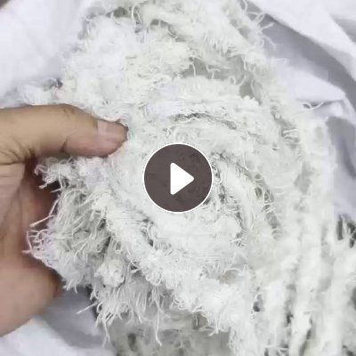 长期出售牛仔厂裁床下来的涤棉牛仔布边纱，有白色的，也有黑色的，每个月100吨左右，货在广东东莞