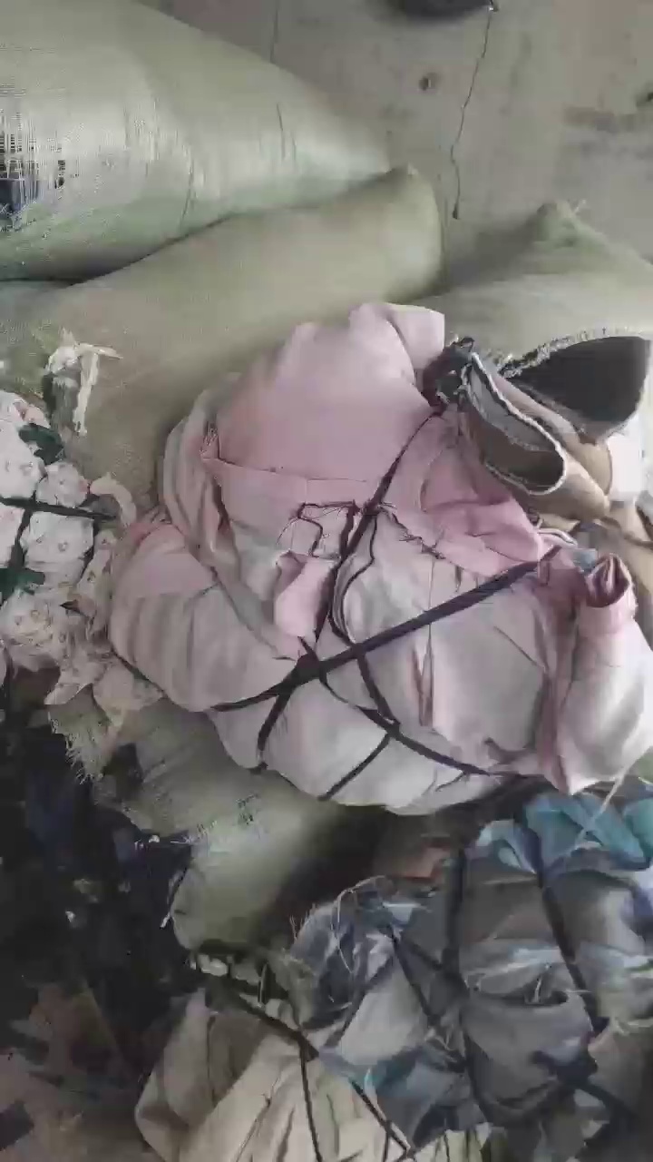 长期出售涤纶废布，颜色都分开了现货30多吨，厂在重庆万州