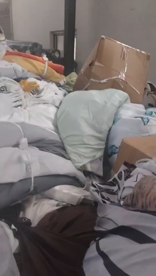 出售半成品浴帘，现货5吨左右，厂在浙江宁波