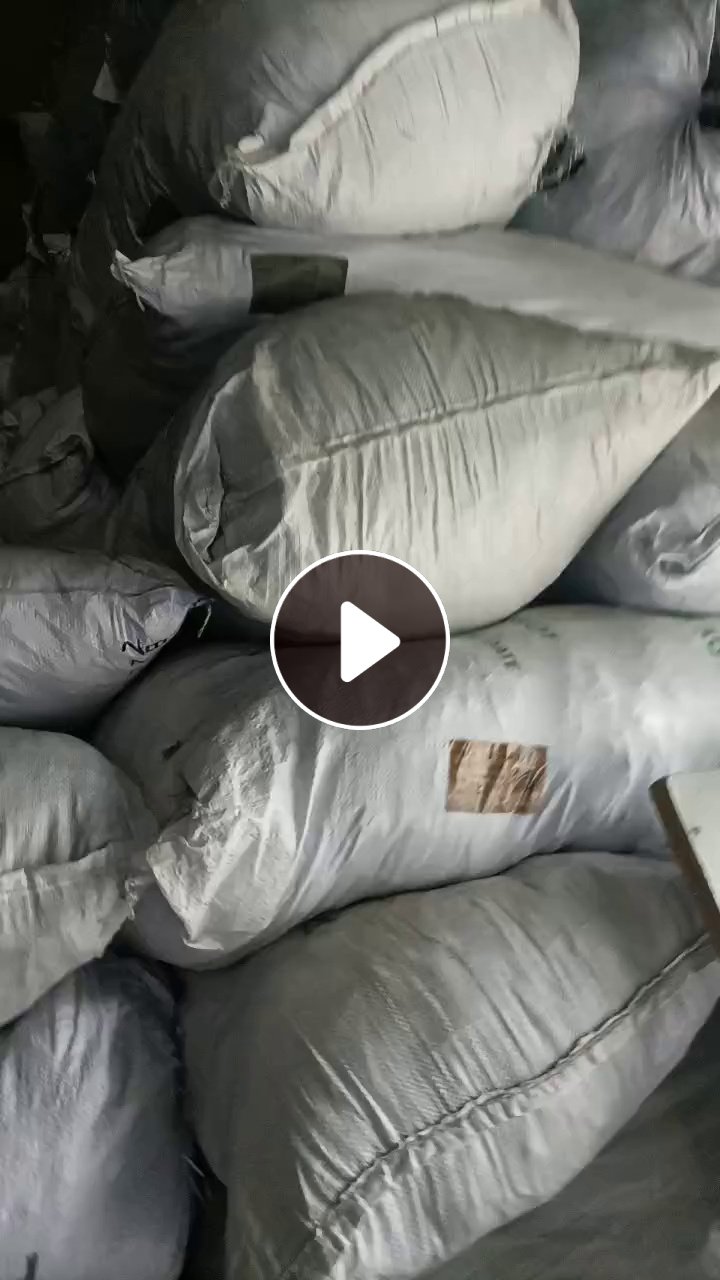 长期出售纯棉牛仔碎布，牛仔废布，有分可漂白和不可漂白，货在湖北襄阳
