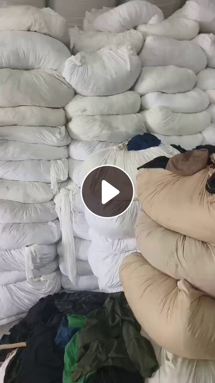 长期出售白色的纯棉废布，纯棉布块，现货9.6米一车