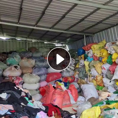 长期出售旧衣服黑料，下脚料，燃烧料，月供1-2车9米6，厂在江西上饶