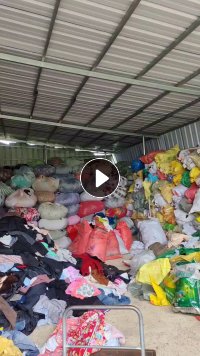 长期出售旧衣服黑料，下脚料，燃烧料，月供1-2车9米6，厂在江西上饶