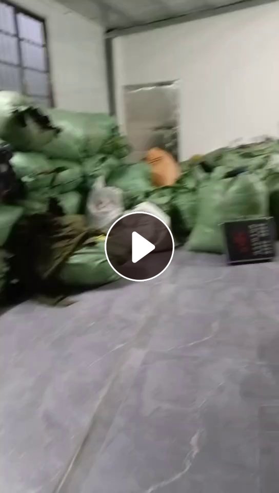 长期出售制衣厂布碎，有棉布，有化纤，月供几十吨，货在广东广州