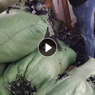 长期出售纯棉牛仔碎布，牛仔废布，可以褪色，月供几吨，货在广东广州