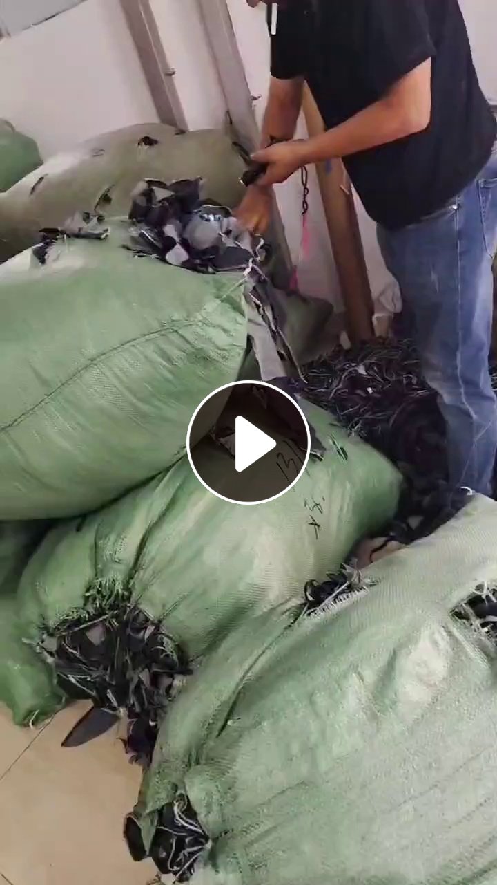 长期出售纯棉牛仔碎布，牛仔废布，可以褪色，月供几吨，货在广东广州