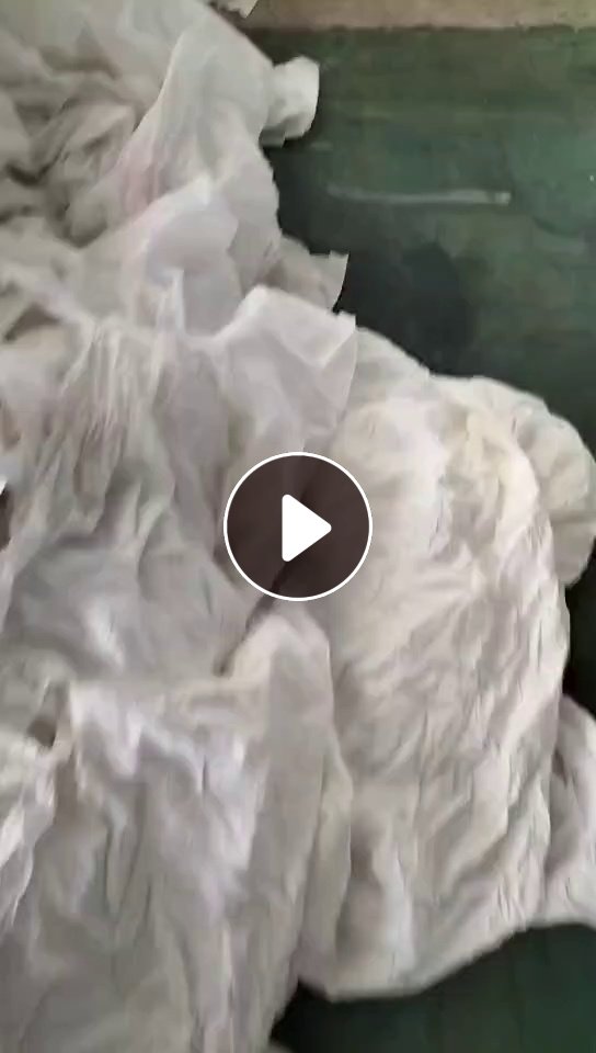 长期出售白色的涤纶废布，涤纶边角料，涤棉废布，带浆，统货走，月供百来吨