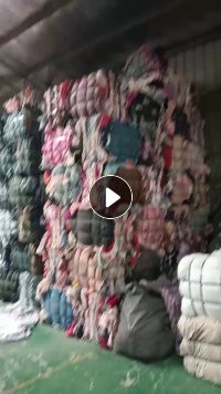 长期出售绒睡衣,压包好的, 2吨,牛仔2吨,红料半吨 ,厂在山西太原