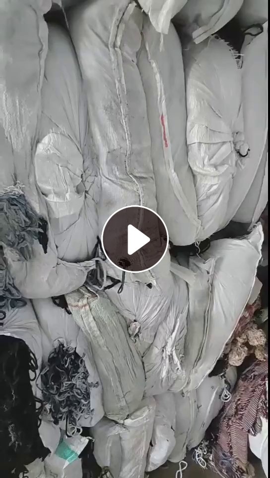 出售纯丙纶下脚料，丙纶开花料，丙纶废料，现货有50吨，货在浙江诸暨
