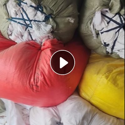 长期出售漂白涤棉废布，漂白开花料，针织梭织都在一起，现货有9.6米一车，货在广东佛山