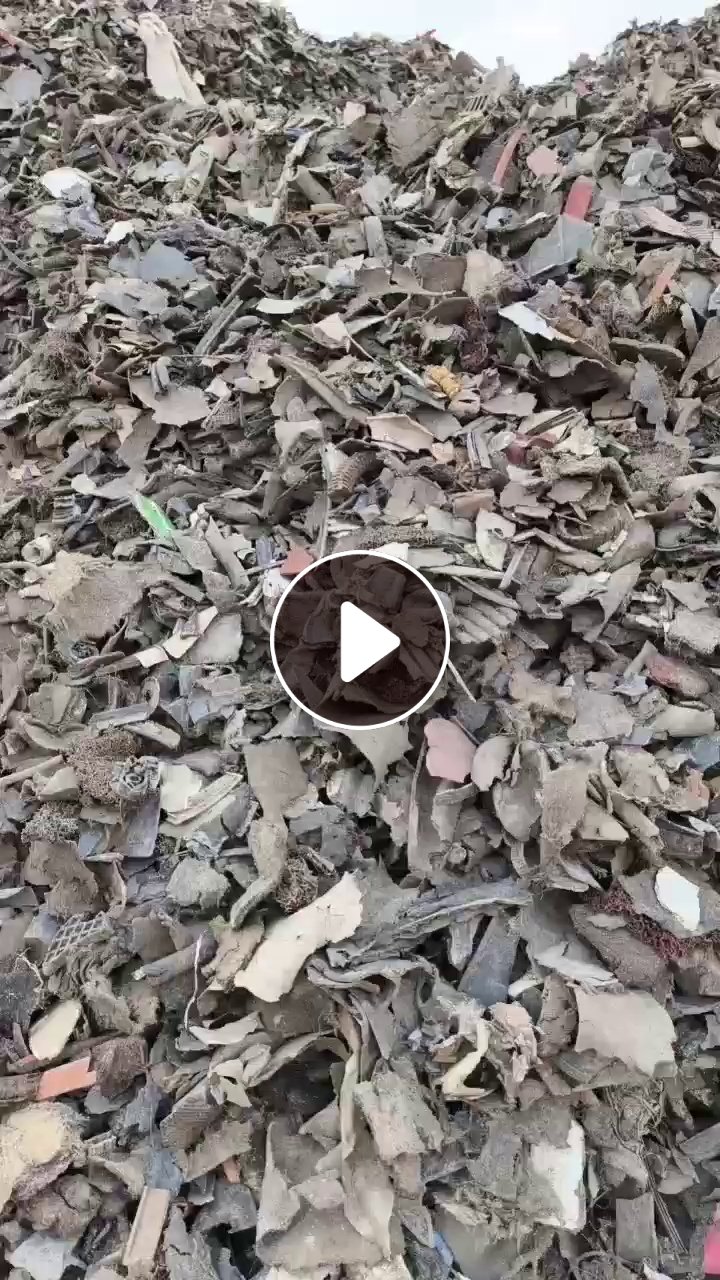 长期出售杂橡胶废料，炼油燃烧都可以，热值达到6千左右，现货几百吨