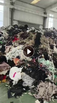 出售服装厂下脚料，废布料，黑料，燃烧料，碎布料，现货有200多吨，没有压包，货在山东济宁
