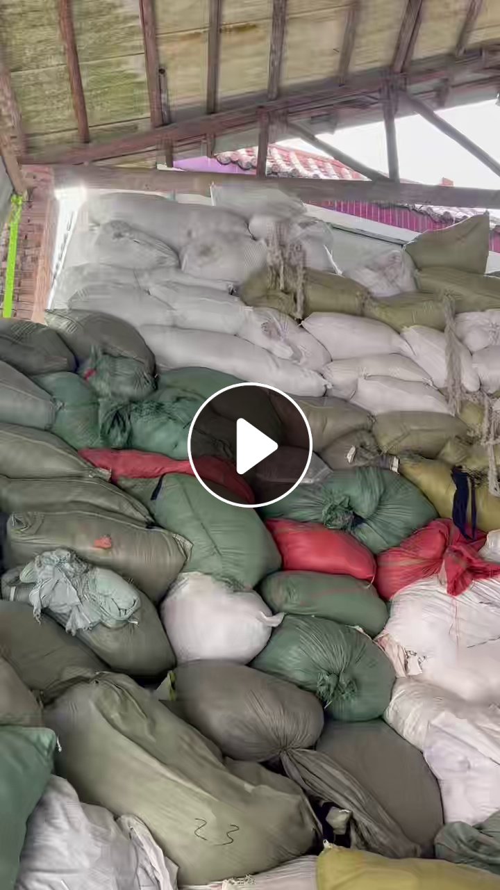 长期大量出售服装下脚料，废布料，有开花料，也有造粒料，手套纱，丝光棉，褪色布等，年供1000多吨