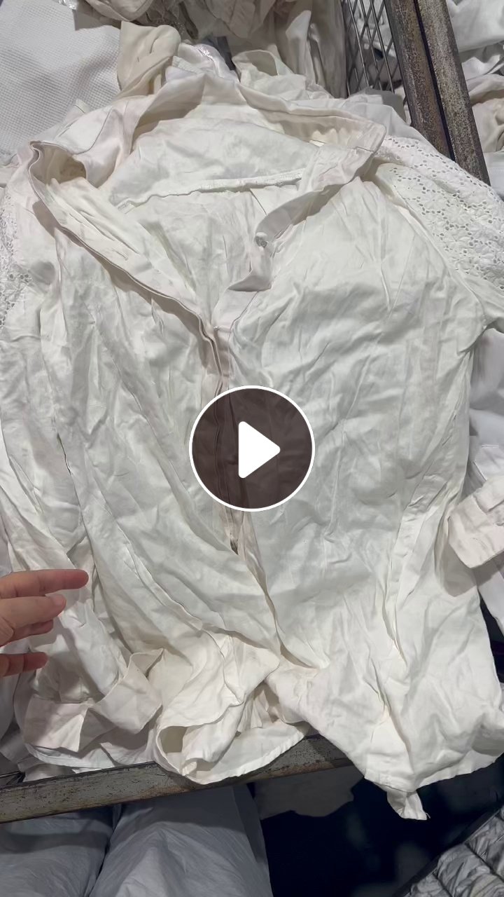 夏装出口厂长期出售旧衣服大白，白料，开花料，月供几十吨，货在广东广州