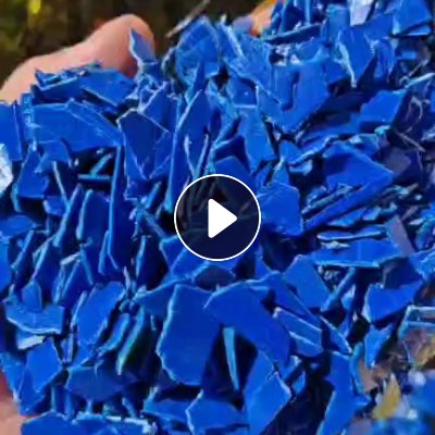 出售蓝色PE钢卷皮包装粉碎料，浮水料，长期有货