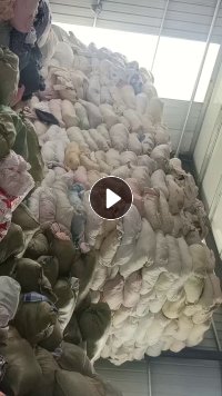 长期出售旧衣服黑料，下脚料，燃烧料，月供20-30吨，货在山东临沂