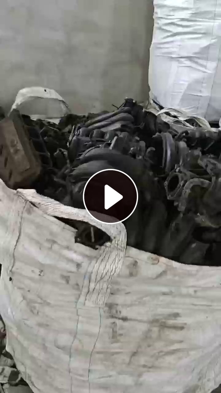 出售拆车塑料，尼龙油箱六七吨，风扇叶十几吨