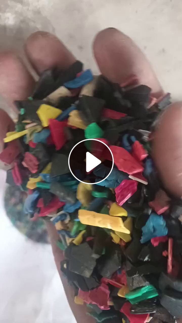 大量出售杂色电线皮破碎料，也可以分色，清洗干净