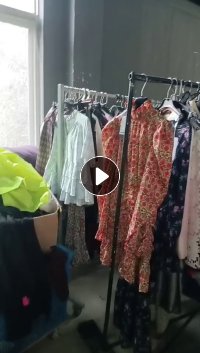长期大量出售库存衣服,都是倒闭工厂下来的,冬装比较多,衣服比较杂,货在上海