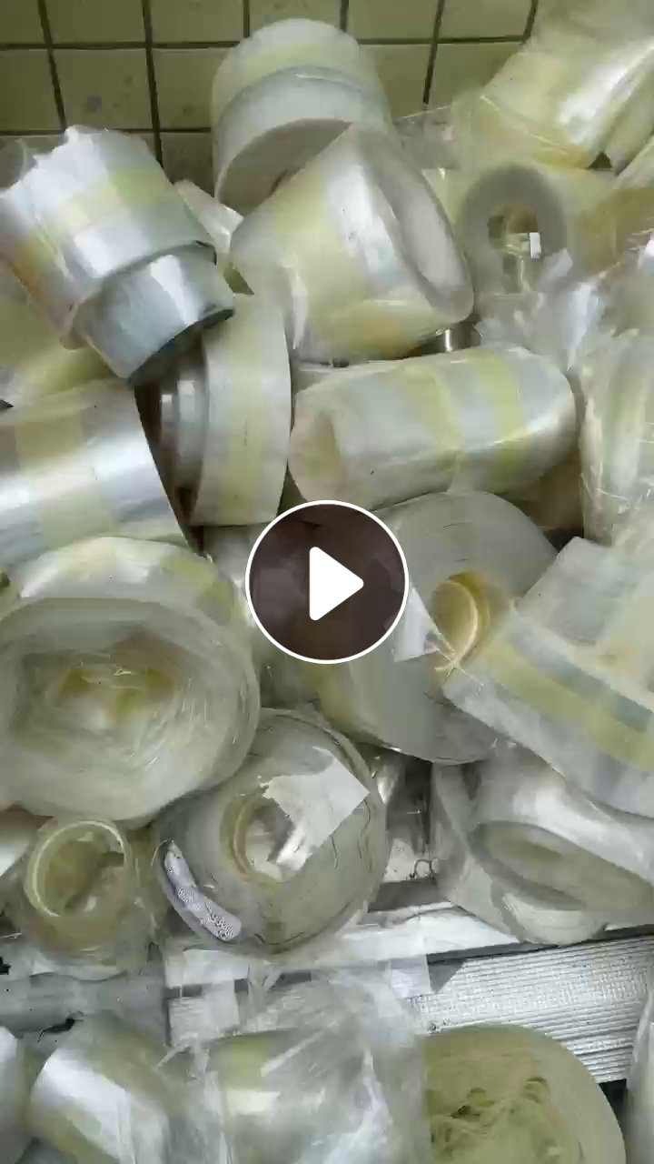 出售PET膜废料，中间带胶布，有宽有窄，可造粒或者做扫把丝