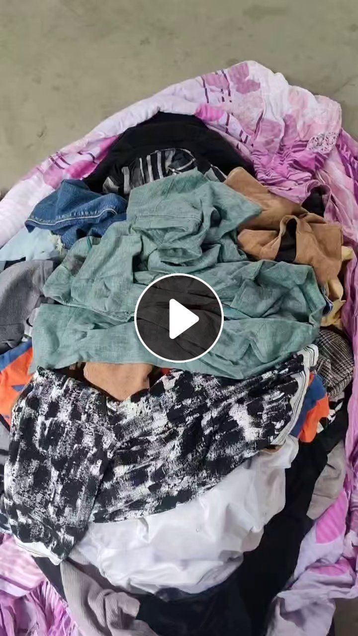 出售优质秋冬装，直播间女杂款，现货有20吨，货在黑龙江七台河市