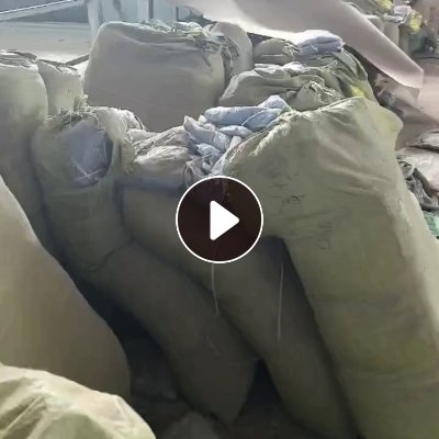 长期出售服装厂下来的涤纶废布，涤纶边角料，灰色，蓝色比较多，现货七八吨