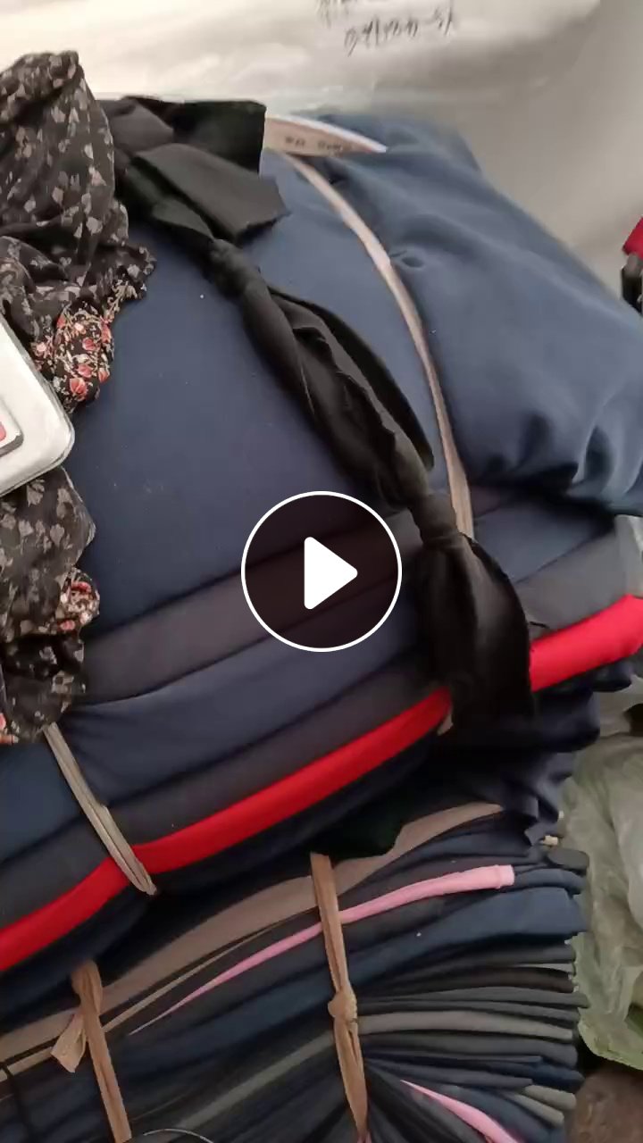 出售一批大布块，什么材质的都有，现货一吨
