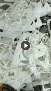 长期出售海绵带布的边料，每个月有几百吨，便宜卖，货在广东广州