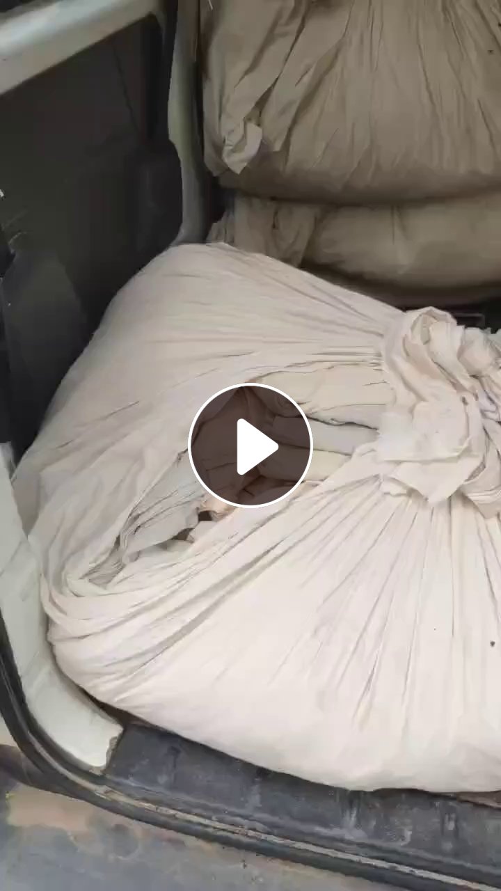 长期出售白布和米黄色孝布，纯棉和涤棉混合的，有3成左右是纯棉，现货40吨