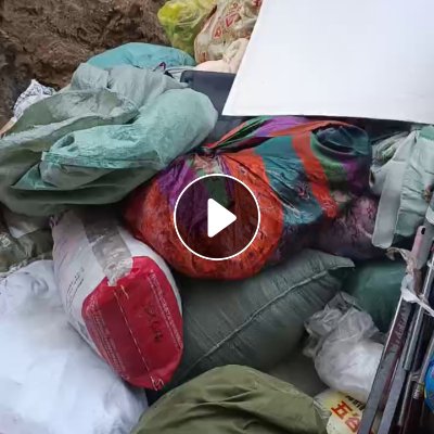 长期出售旧衣服黑料，黑料，燃烧料，现货七八吨