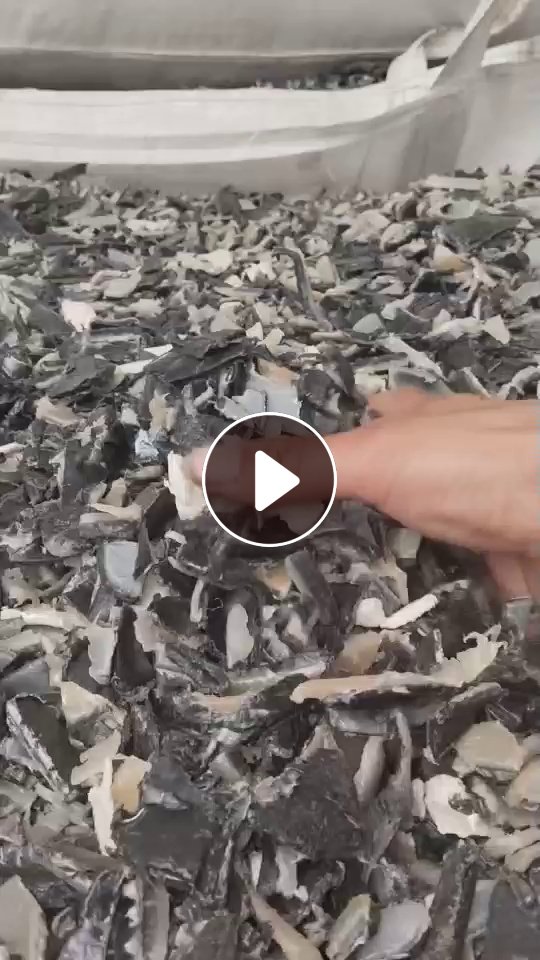 出售油箱破碎料，水粉的，现货20吨