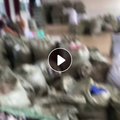 长期出售可褪色牛仔废布，牛仔边角料，纯棉牛仔现货6吨左右，涤棉牛仔现货14吨左右