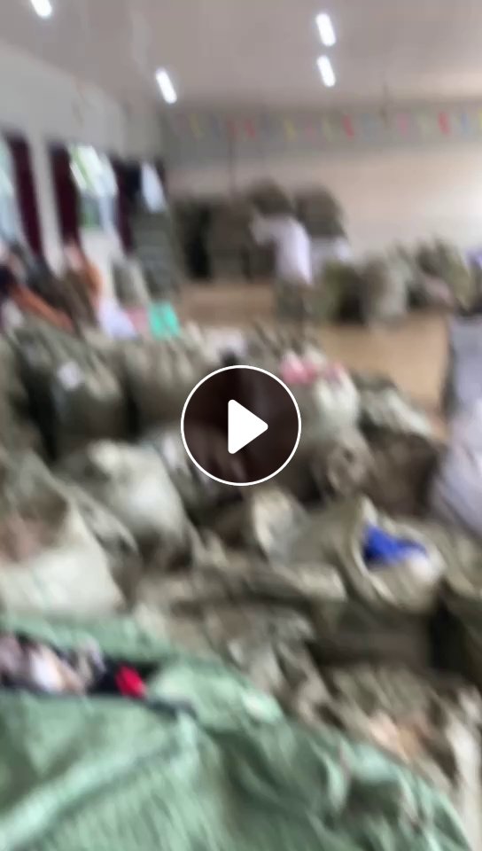 长期出售可褪色牛仔废布，牛仔边角料，纯棉牛仔现货6吨左右，涤棉牛仔现货14吨左右