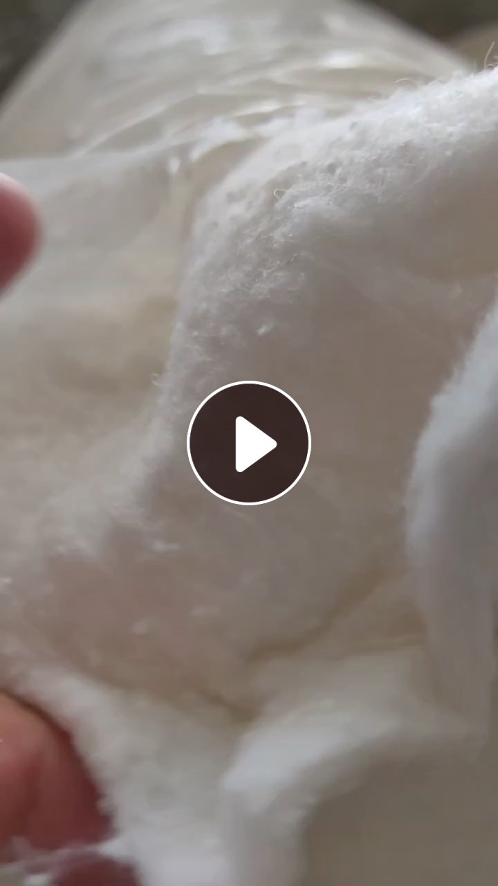 长期出售服装厂下来的针刺棉下脚料，仿丝棉下脚料，现货十多吨