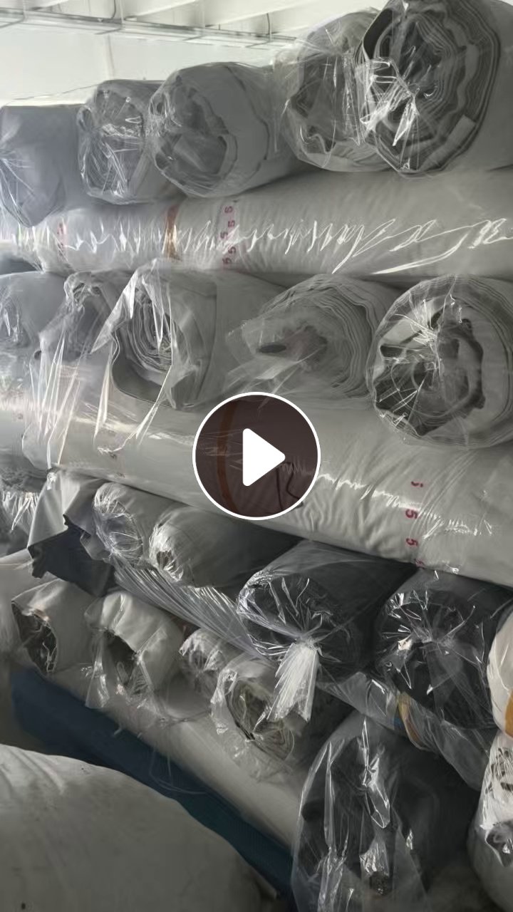 长期出售库存皮革，一等品和二等品有，PU跟PVC的都有，货在浙江湖州