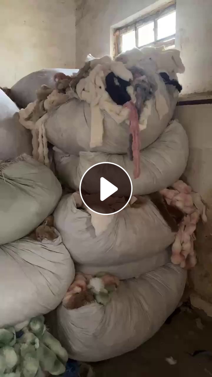长期出售涤纶废布，涤纶绒布，涤纶边角料，可造粒用，月供三十吨左右