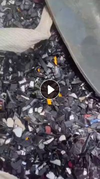 出售保险杠破碎料，汽车内饰破碎料，清洗甩干的，月供300吨