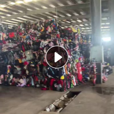 回收大量的旧衣服黑料，厂在湖北荆门