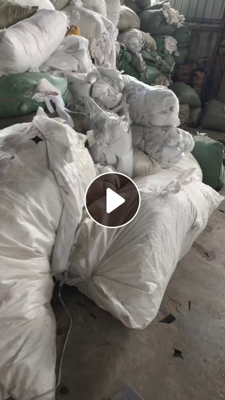 出售白色涤纶废布，涤纶下脚料，涤纶碎布，月供50-60吨