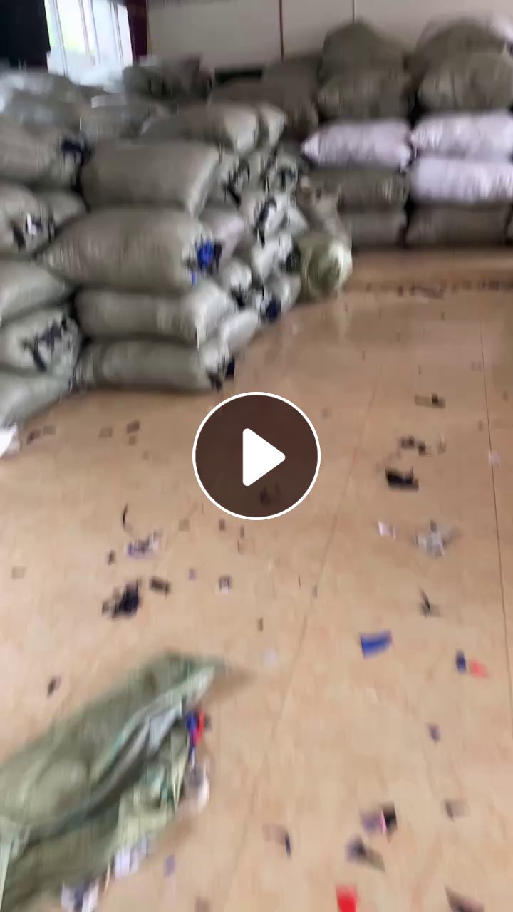 废布分拣站长期出售化纤布，涤纶废布，棉布，尼龙废布等，涤纶废布一个月会有2-3车，厂在重庆