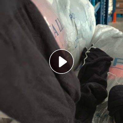 长期出售毛衣厂下来的毛衣片，毛衣下脚料，白色月供六七吨，杂色比较多