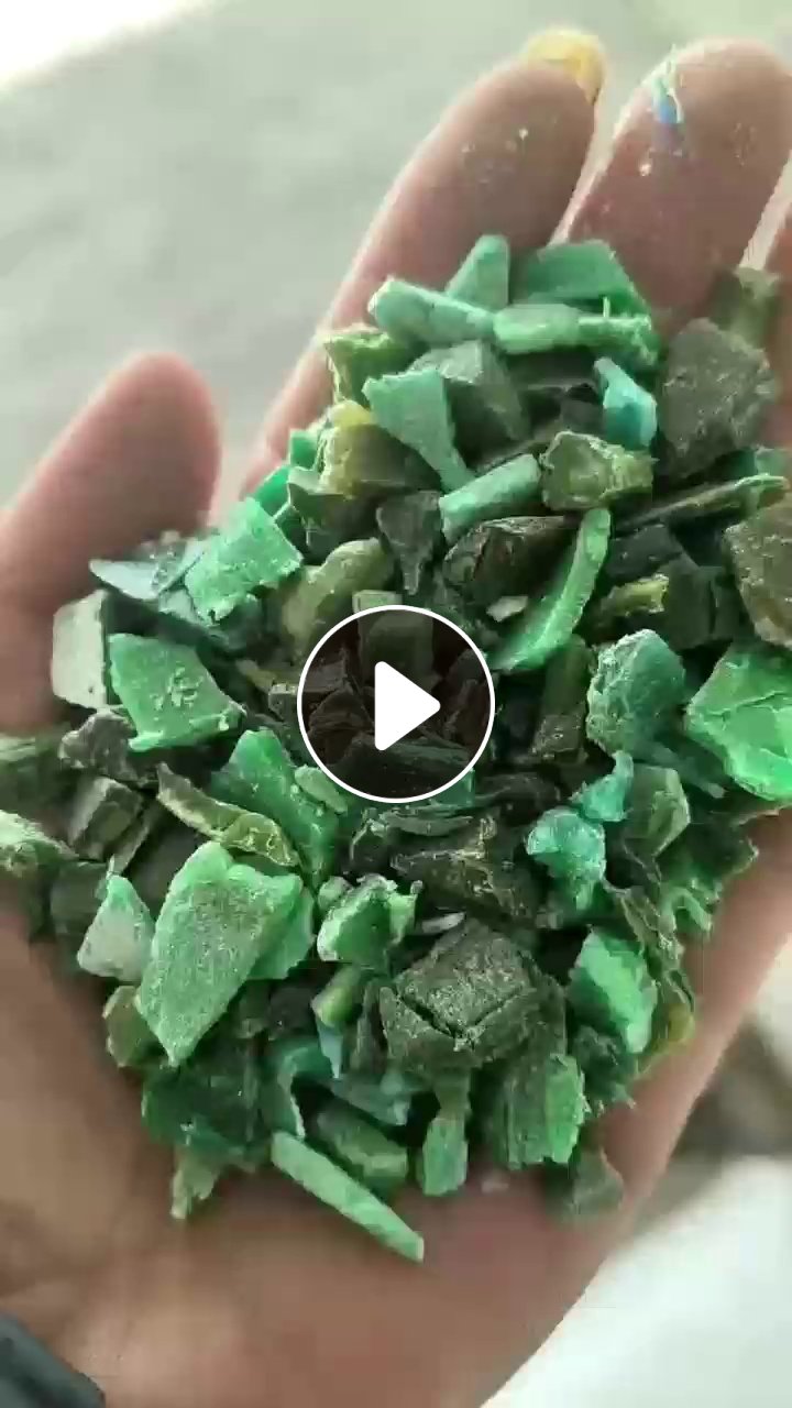 出售绿色垃圾桶破碎料，现货十几度