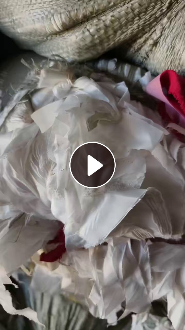 长期出售白色的涤纶废布，涤纶边角料，现货20吨左右