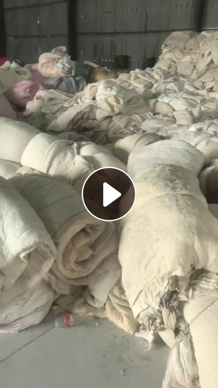 长期出售棉被统货，已经扒皮过的，统货出，可以开花用，现货十几吨，厂在安徽阜阳