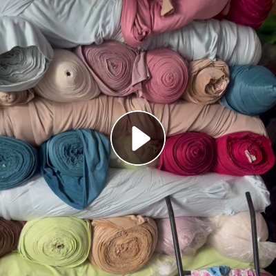 长期出售涤纶单面珊瑚绒布，库存绒布，门幅205克重200，现货有9.6米一车，货在江苏苏州