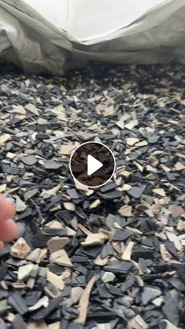 出售汽车内饰破碎料，清洗甩干，现货30吨