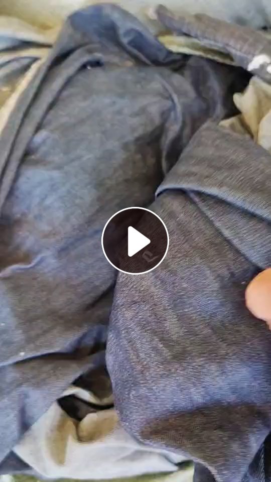 长期出售牛仔废布，服装厂下来的，现货有100吨左右，月供200吨
