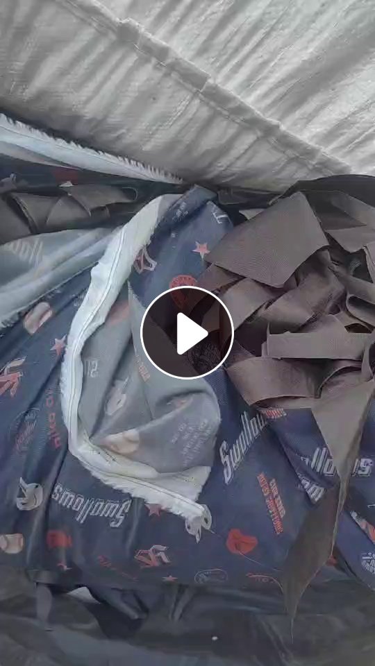 出售各种箱包下角料，涤纶废布，涤纶白烟布